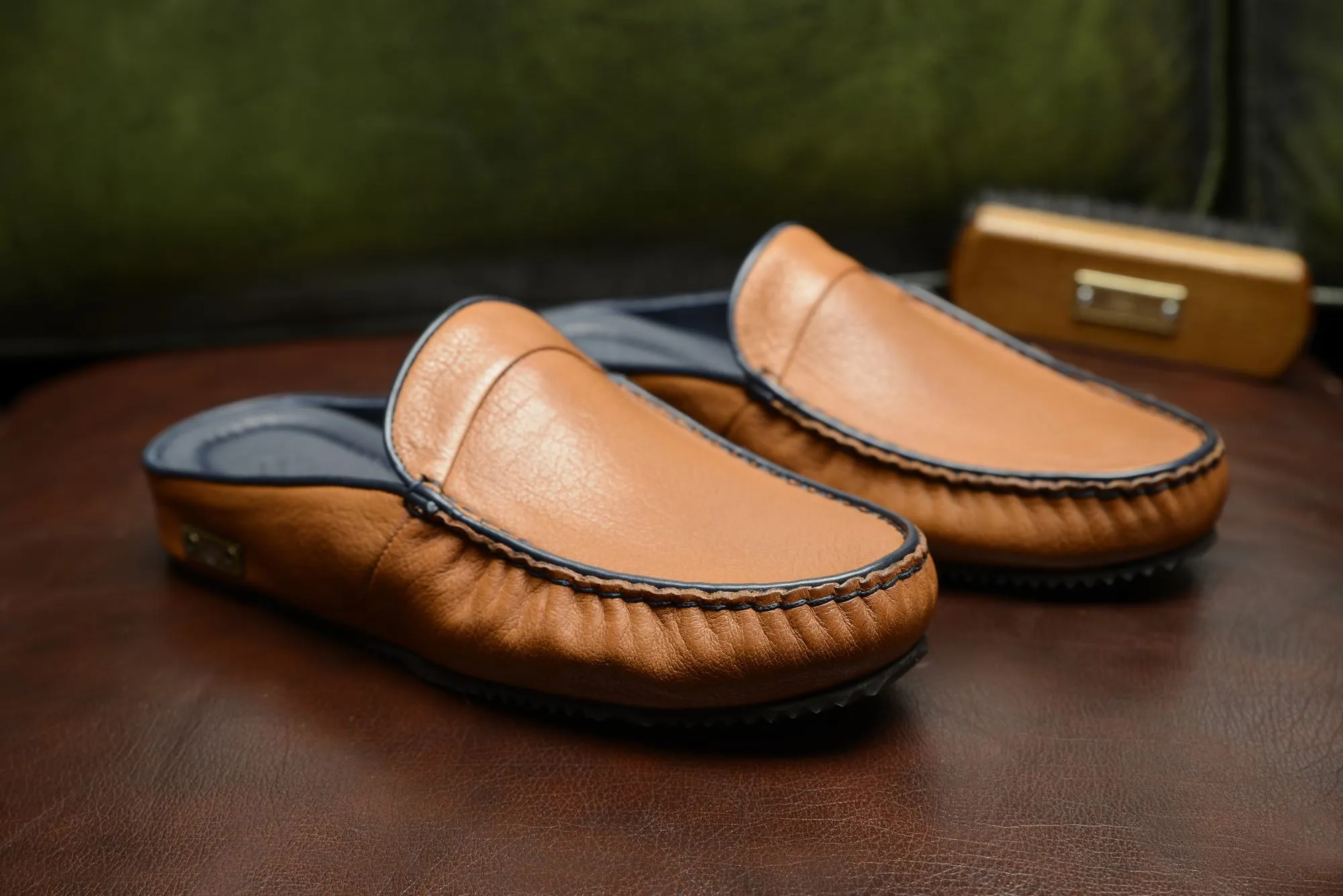 FOOT FEDERATION MOC-TOE WOMEN'S LEATHER SLIPPER TOBACCO